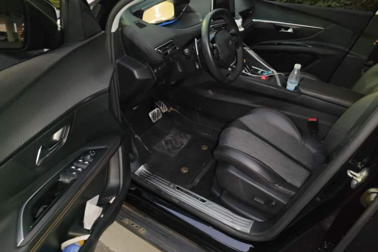 Used Peugeot 5008 2017 350THP 7-Seater Elite Edition Driver Seat