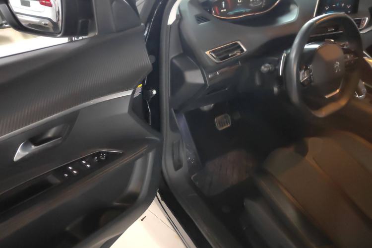 Used Peugeot 5008 2017 380THP 7-Seater Elite Edition Driver Seat