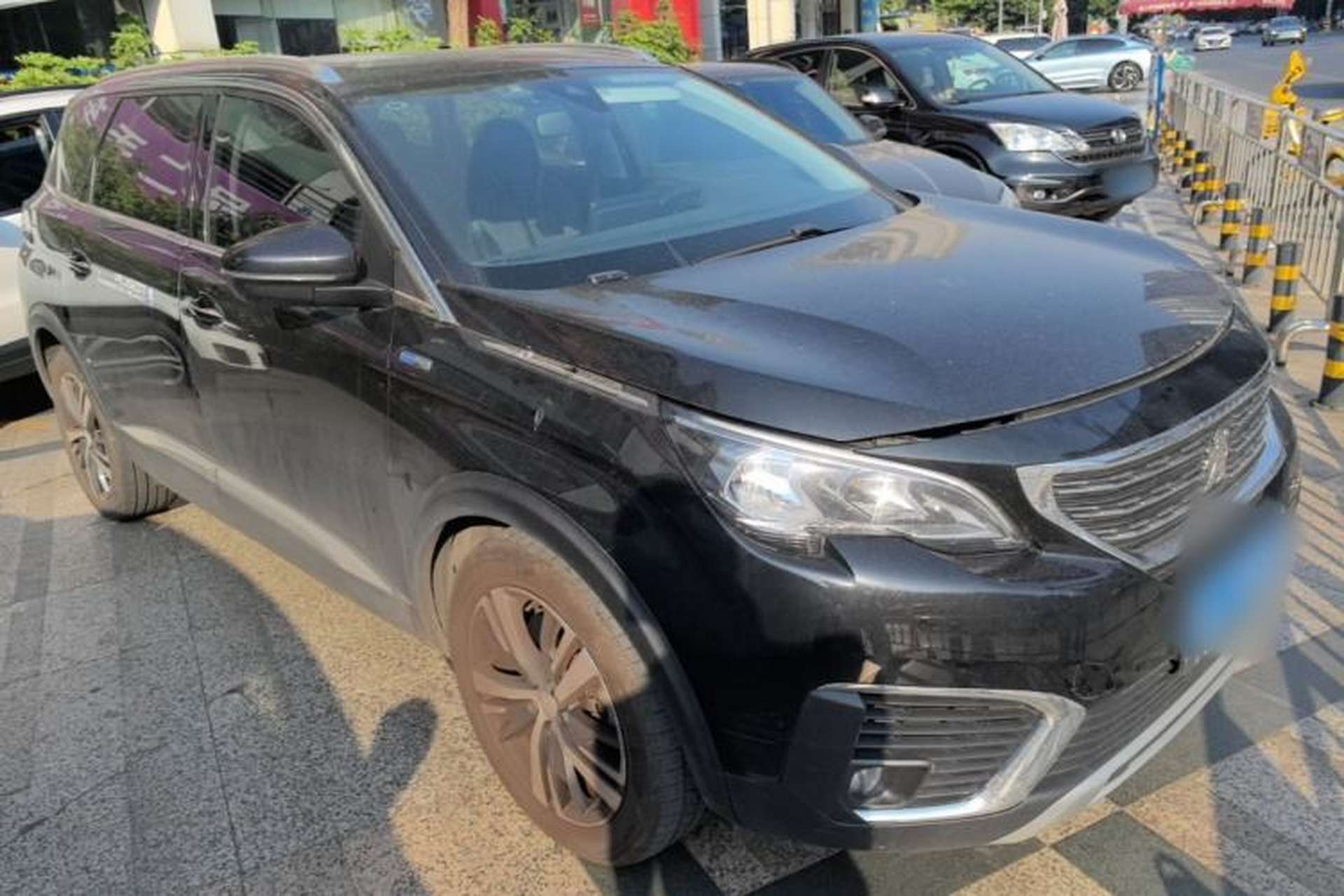 Used Peugeot 5008 2017 350THP 7-Seater Elite Edition Front Right 45 Deg
