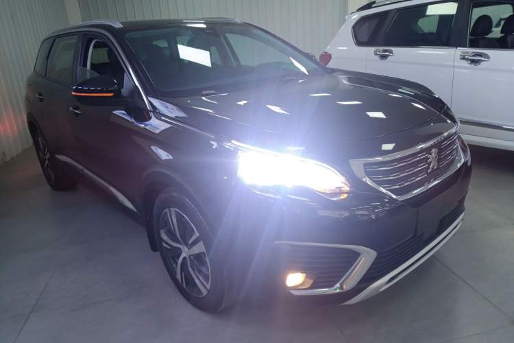 Used Peugeot 5008 2017 350THP 5-Seat Elite Edition Front Right 45 Deg