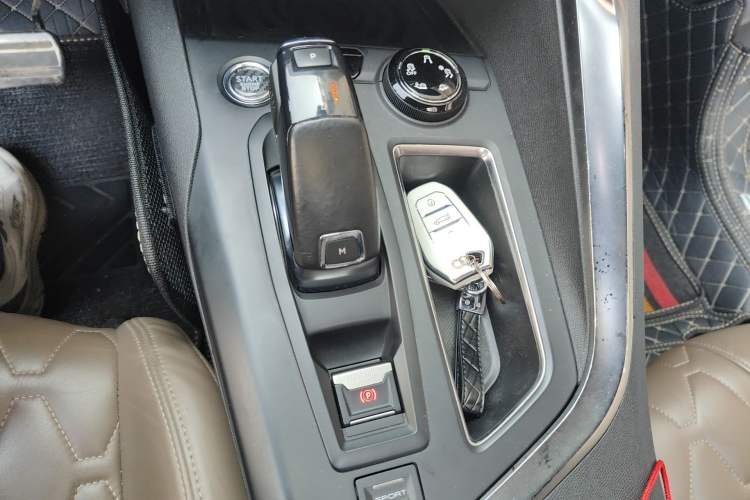 Used Peugeot 5008 2017 380THP 7-Seater Luxury GT Edition Gear Lever