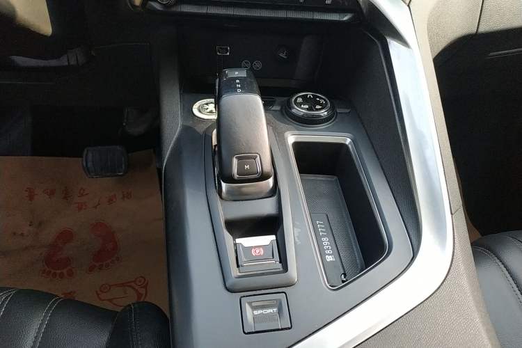 Used Peugeot 5008 2017 380THP 7-Seater Luxury Edition Gear Lever