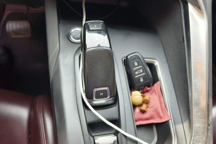 Used Peugeot 5008 2017 380THP 7-Seater Elite Edition Gear Lever