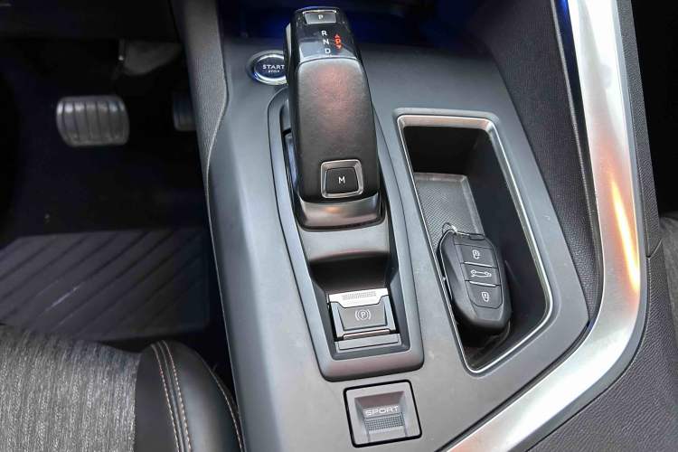Used Peugeot 5008 2017 350THP 7-Seater Elite Edition Gear Lever