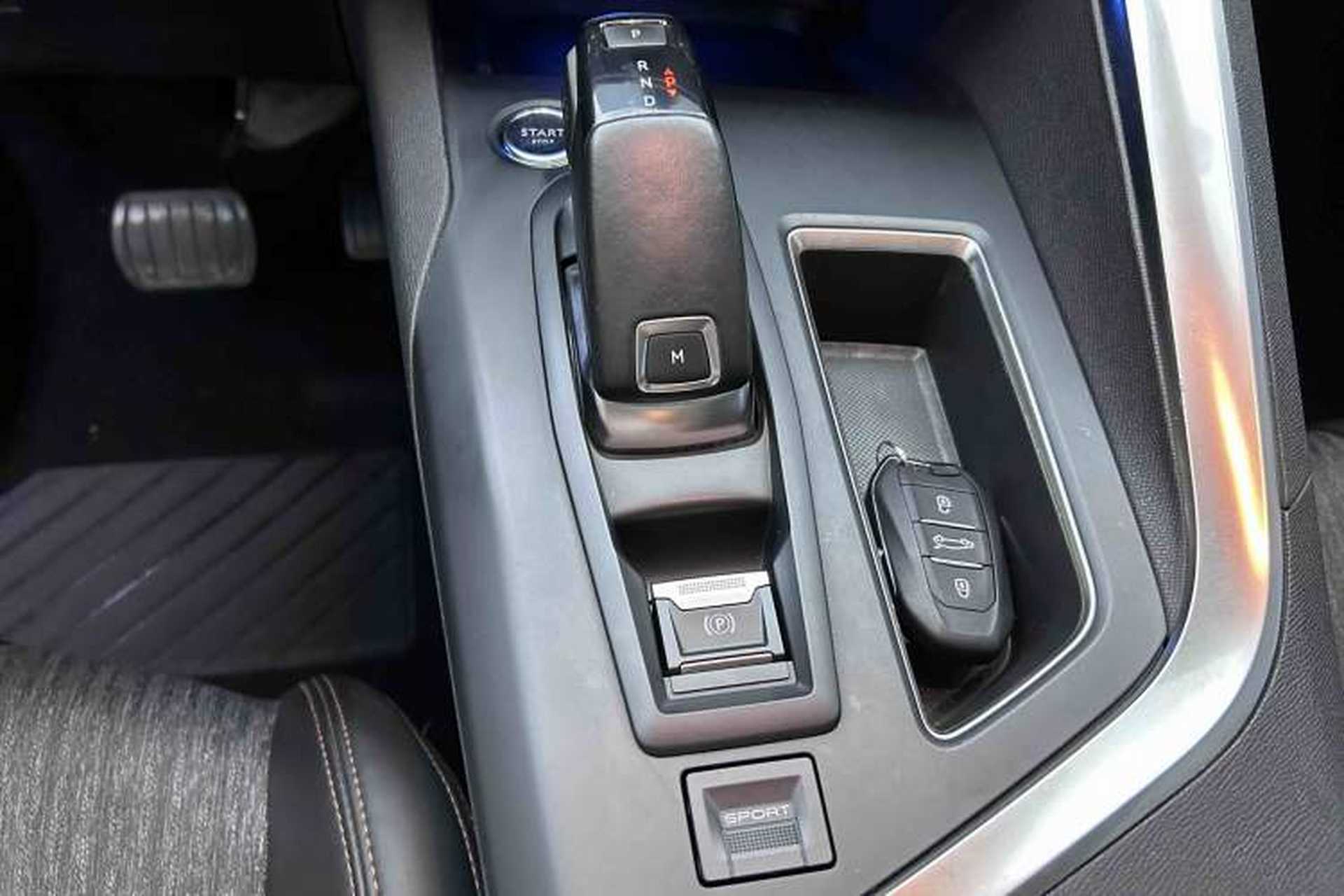 Used Peugeot 5008 2017 350THP 7-Seater Elite Edition Gear Lever