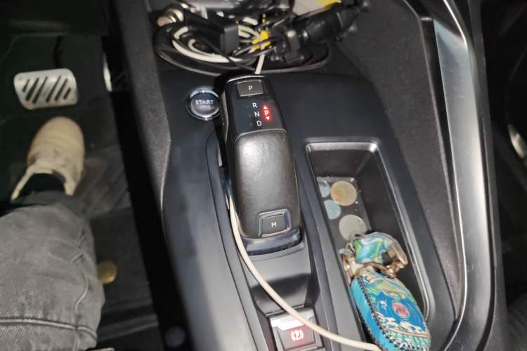 Used Peugeot 5008 2017 350THP 7-Seater Elite Edition Gear Lever