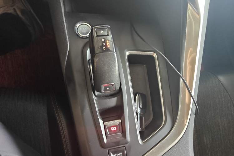 Used Peugeot 5008 2017 380THP 7-Seater Elite Edition Gear Lever