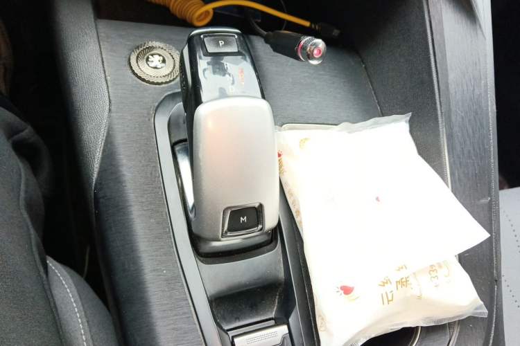 Used Peugeot 5008 2017 350THP 7-Seater Elite Edition Gear Lever