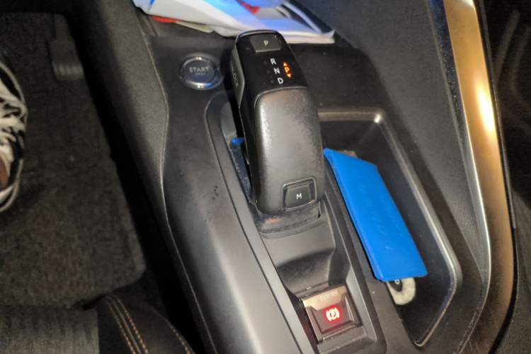 Used Peugeot 5008 2017 350THP 7-Seater Elite Edition Gear Lever