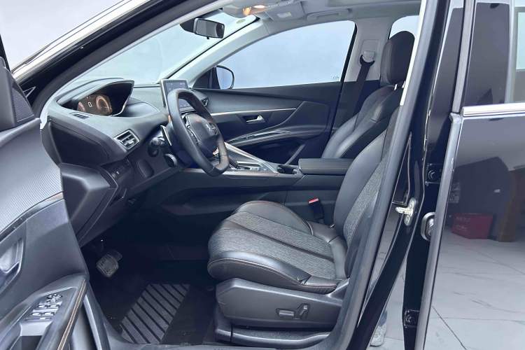 Used Peugeot 5008 2017 350THP 7-Seater Elite Edition Interior 1