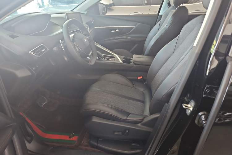Used Peugeot 5008 2017 380THP 7-Seater Elite Edition Interior 1