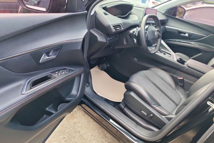 Used Peugeot 5008 2017 380THP 7-Seater Elite Edition Interior 3