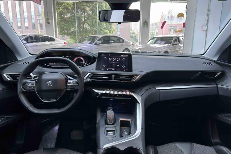 Used Peugeot 5008 2017 350THP 7-Seater Elite Edition Interior 4