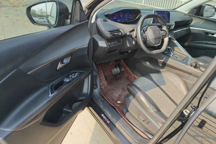 Used Peugeot 5008 2017 380THP 7-Seater Elite Edition Interior 4