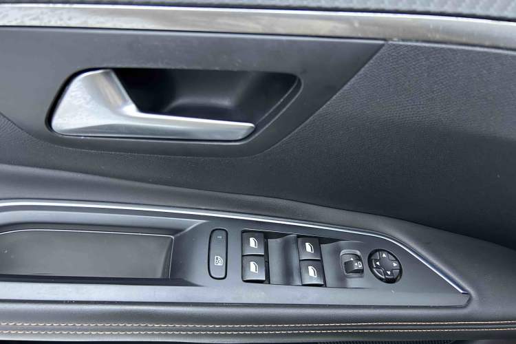 Used Peugeot 5008 2017 350THP 7-Seater Elite Edition Interior 6