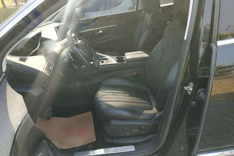 Used Peugeot 5008 2017 380THP 7-Seater Luxury Edition Left Front Seat