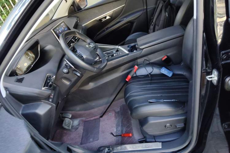 Used Peugeot 5008 2017 380THP 7-Seater Luxury Edition Left Front Seat