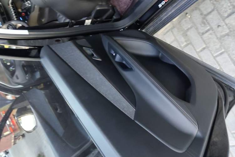 Used Peugeot 5008 2017 380THP 7-Seater Luxury Edition Left Rear Door Interior