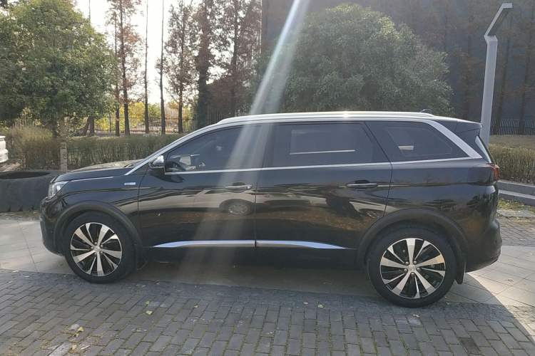 Used Peugeot 5008 2017 380THP 7-Seater Luxury Edition Left Side