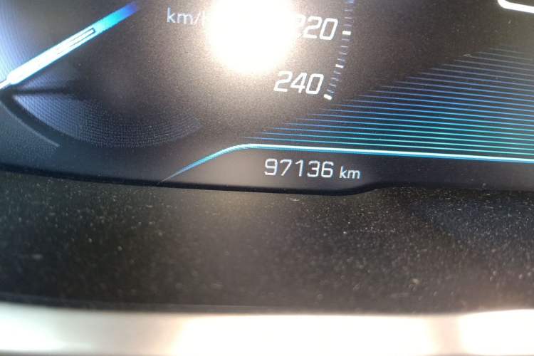 Used Peugeot 5008 2017 350THP 7-Seater Elite Edition Odometer Close Up