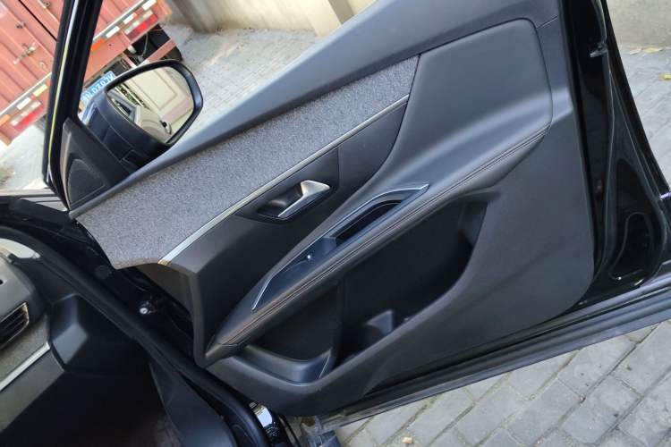 Used Peugeot 5008 2017 380THP 7-Seater Luxury Edition Right Front Door Interior