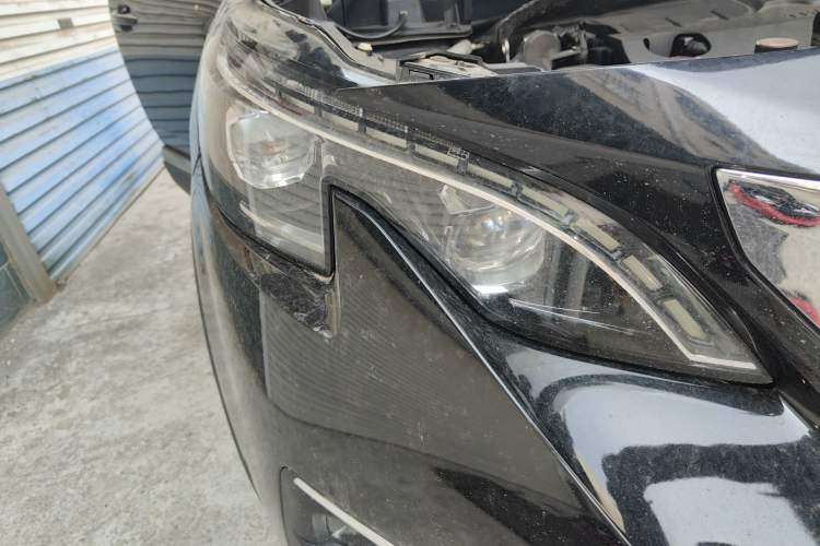 Used Peugeot 5008 2017 380THP 7-Seater Luxury GT Edition Right Front Headlight