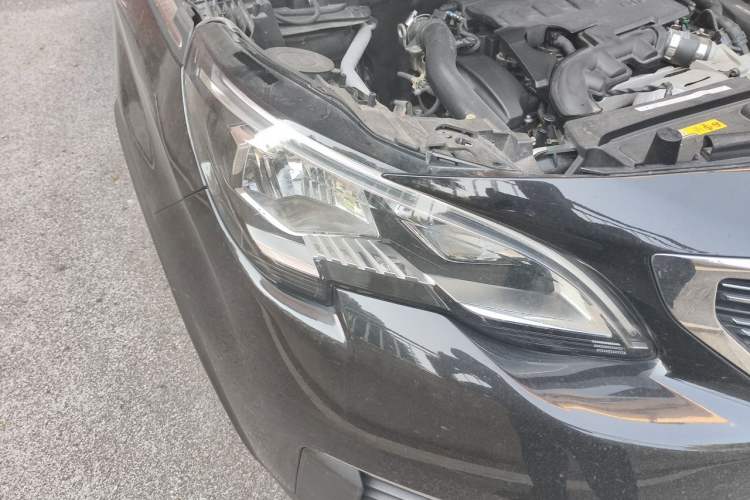Used Peugeot 5008 2017 350THP 7-Seater Elite Edition Right Front Headlight