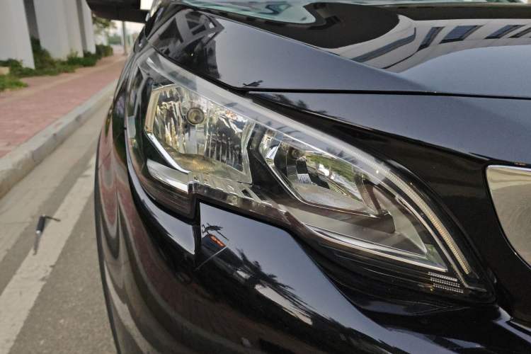 Used Peugeot 5008 2017 350THP 7-Seater Elite Edition Right Front Headlight