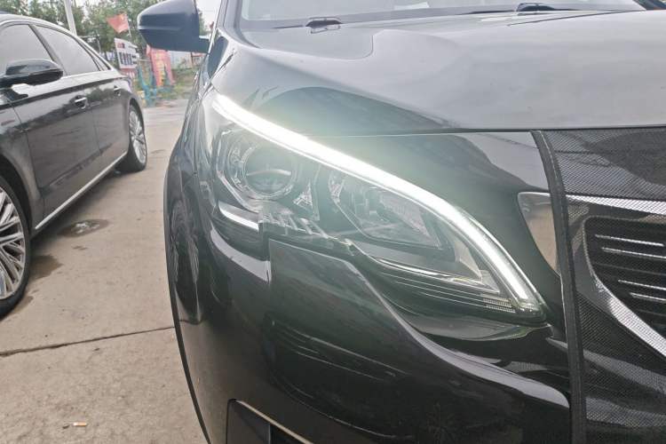 Used Peugeot 5008 2017 380THP 7-Seater Elite Edition Right Front Headlight
