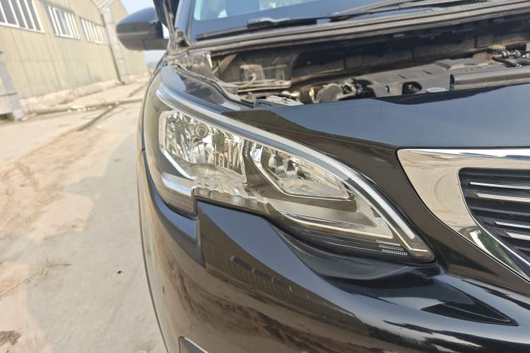 Used Peugeot 5008 2017 380THP 7-Seater Elite Edition Right Front Headlight