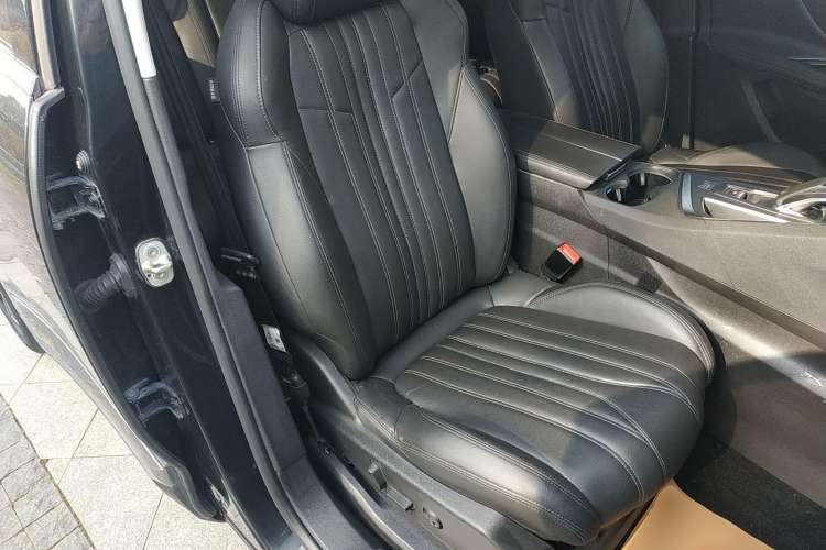 Used Peugeot 5008 2017 380THP 7-Seater Luxury Edition Right Front Seat