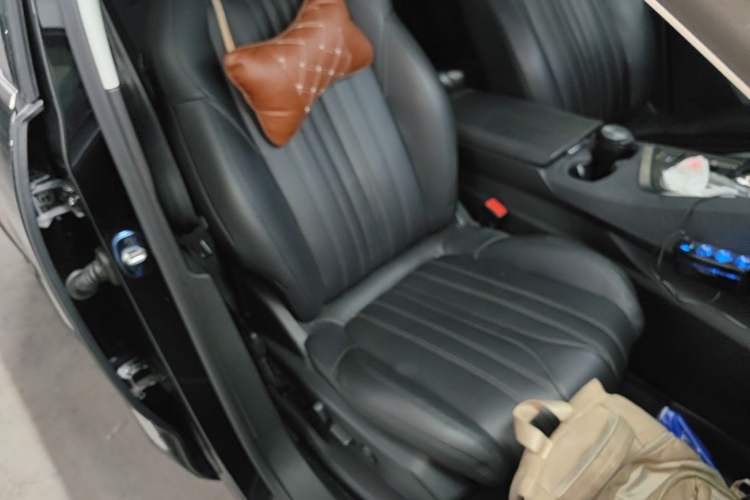 Used Peugeot 5008 2017 380THP 7-Seater Luxury Edition Right Front Seat
