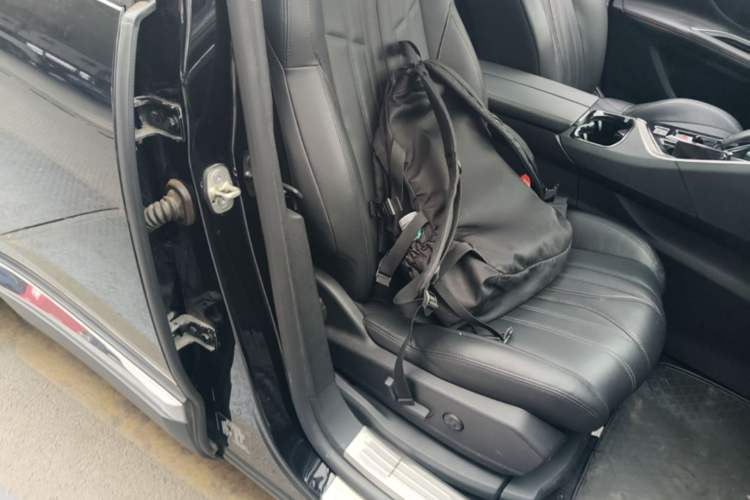 Used Peugeot 5008 2017 350THP 7-Seater Boundless Edition Right Front Seat