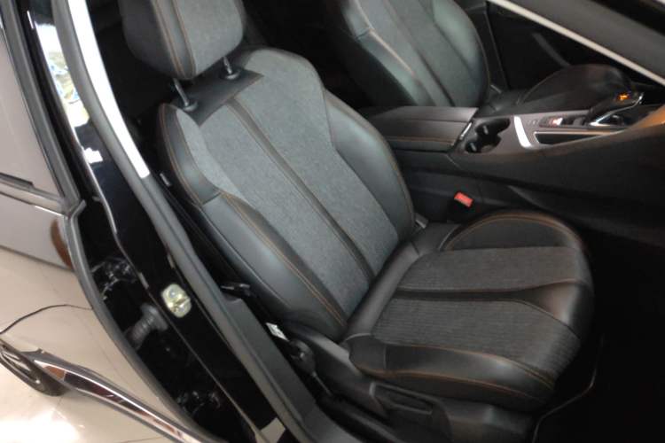 Used Peugeot 5008 2017 380THP 7-Seater Elite Edition Right Front Seat