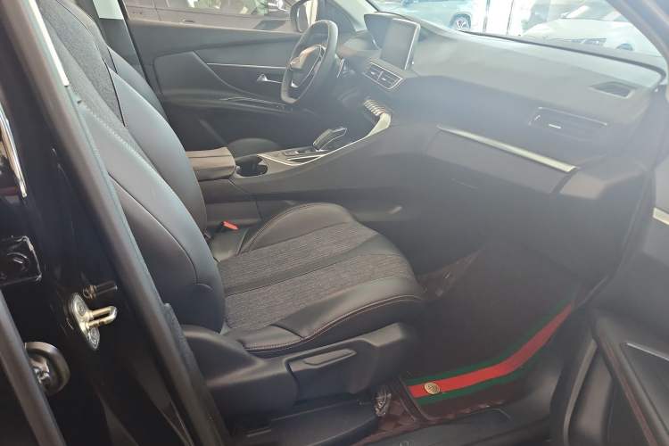 Used Peugeot 5008 2017 380THP 7-Seater Elite Edition Right Front Seat