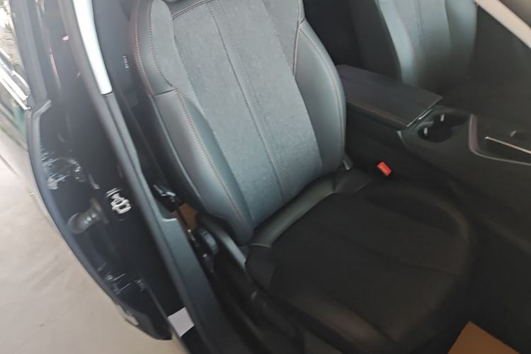 Used Peugeot 5008 2017 380THP 7-Seater Elite Edition Right Front Seat