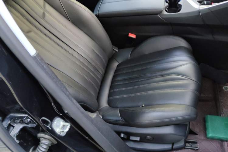 Used Peugeot 5008 2017 380THP 7-Seater Luxury Edition Right Front Seat