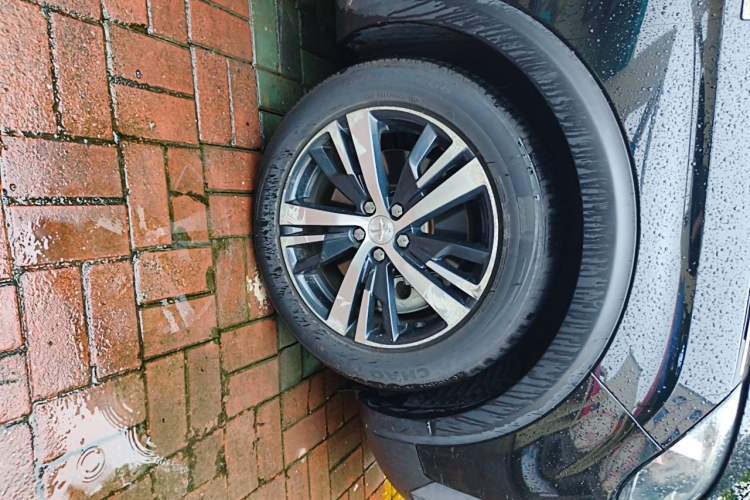 Used Peugeot 5008 2017 380THP 5-Seater Elite Edition Right Front Wheel Hub