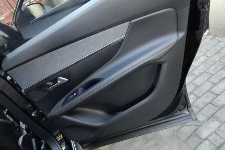Used Peugeot 5008 2017 380THP 7-Seater Luxury Edition Right Rear Door Interior