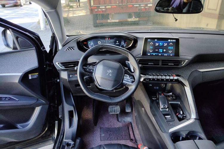 Used Peugeot 5008 2017 380THP 7-Seater Luxury Edition Steering Wheel