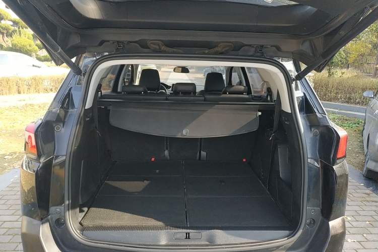 Used Peugeot 5008 2017 380THP 7-Seater Luxury Edition Trunk