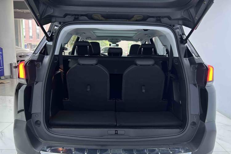 Used Peugeot 5008 2017 350THP 7-Seater Elite Edition Trunk