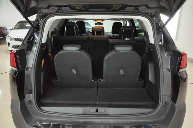 Used Peugeot 5008 2017 380THP 7-Seater Elite Edition Trunk