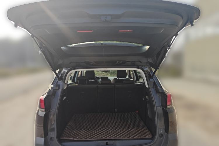 Used Peugeot 5008 2017 380THP 7-Seater Elite Edition Trunk