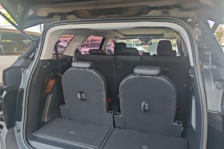Used Peugeot 5008 2017 380THP 7-Seater Elite Edition Trunk