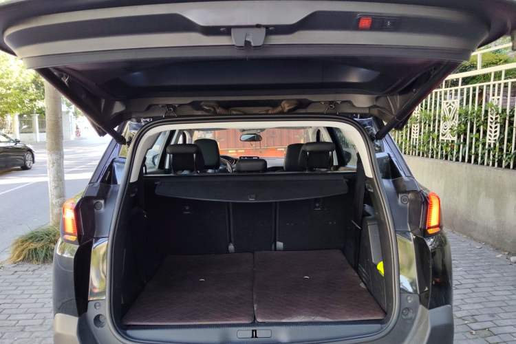 Used Peugeot 5008 2017 380THP 7-Seater Luxury Edition Trunk