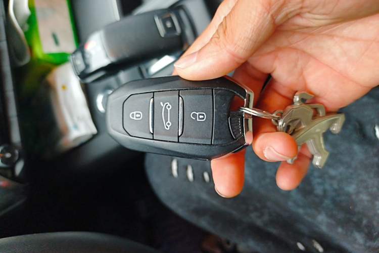 Used Peugeot 5008 2017 380THP 5-Seater Elite Edition Vehicle Key