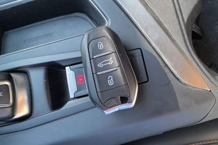 Used Peugeot 5008 2017 350THP 7-Seater Elite Edition Vehicle Key