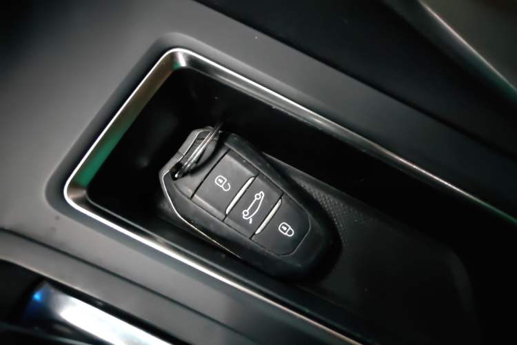 Used Peugeot 5008 2017 380THP 7-Seater Elite Edition Vehicle Key