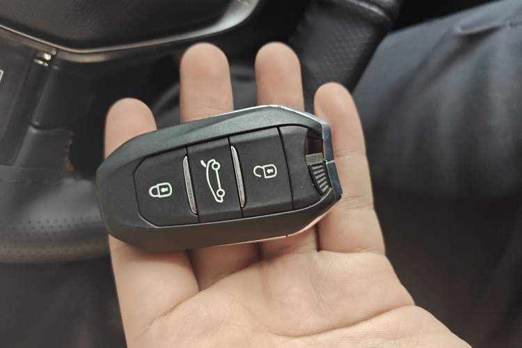 Used Peugeot 5008 2017 380THP 7-Seater Elite Edition Vehicle Key